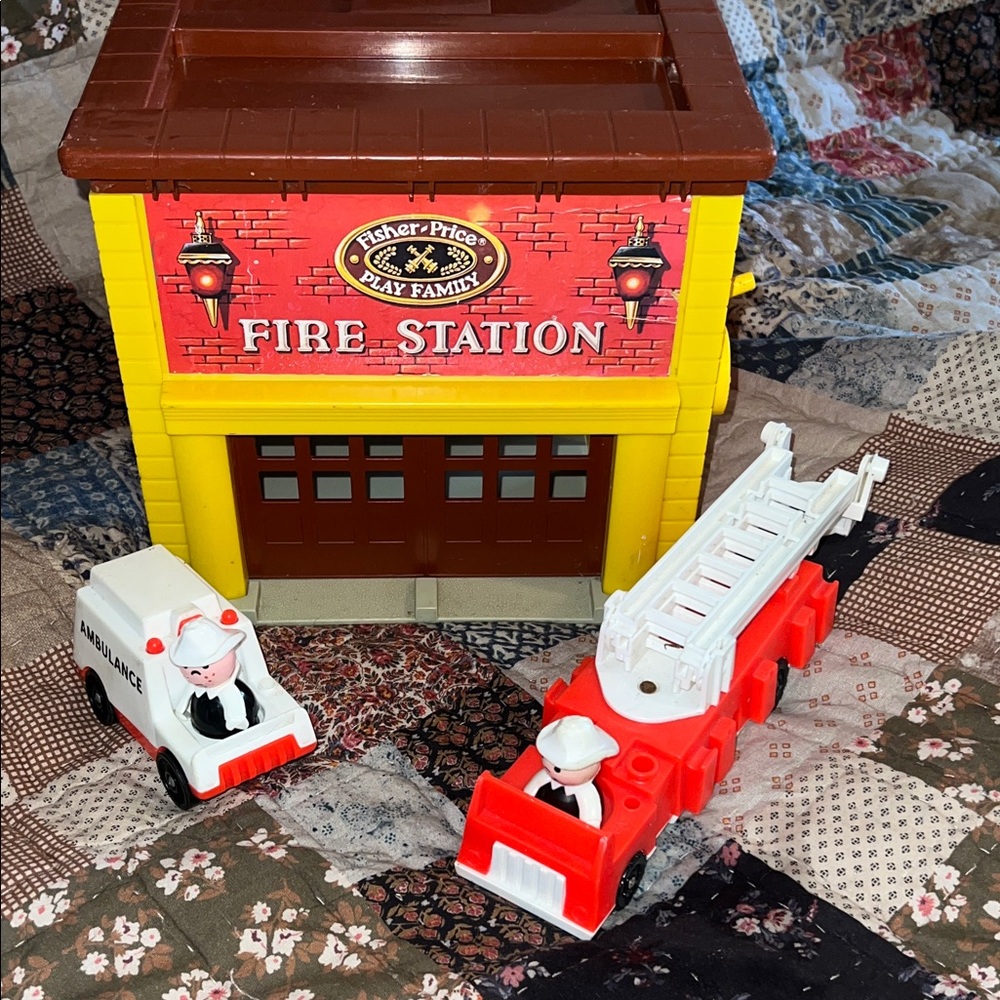 Vintage Fisher Price Little People Fire Station